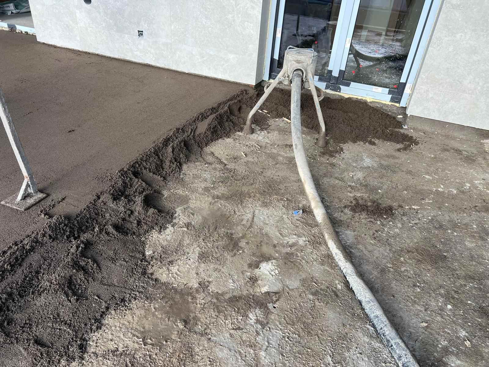 Relleno de forjado con mortero semiseco y microfibra en vivienda de Majadahonda Madrid